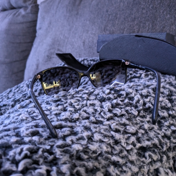 PRADA POLARIZED SUNGLASSES 🕶️ - Picture 4 of 11
